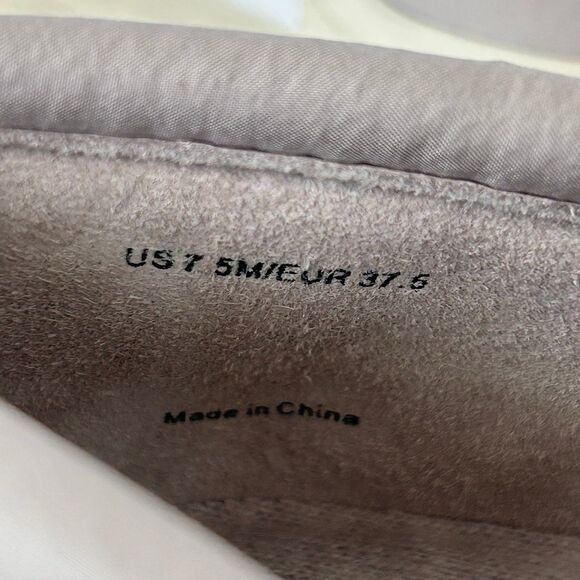 Vince Blair Sneakers Women’s Size 7.5M Color Cobblestone Slip-on Quilted - Picture 10 of 10